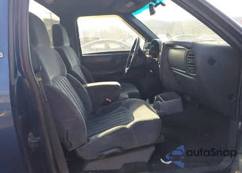 2000 Chevrolet S-10 Ls from USA, damaged, VIN 1GCDT14W7Y8217068